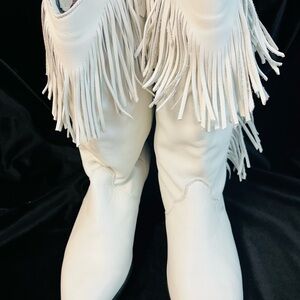 Dingo Ladies White Fringe Heeled Boots size 7 1/2. New without box